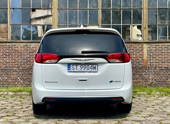 Chrysler Pacifica cena 134900 przebieg: 74800, rok produkcji 2018 z Lędziny małe 497